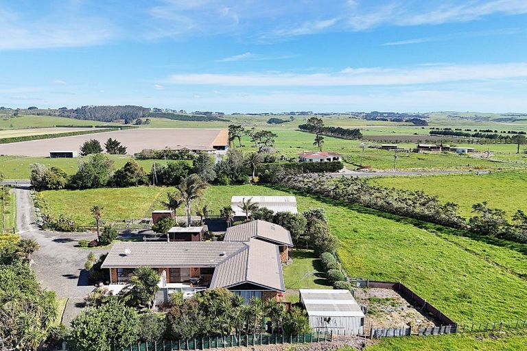 Photo of property in 242 Baylys Coast Road, Dargaville, 0377