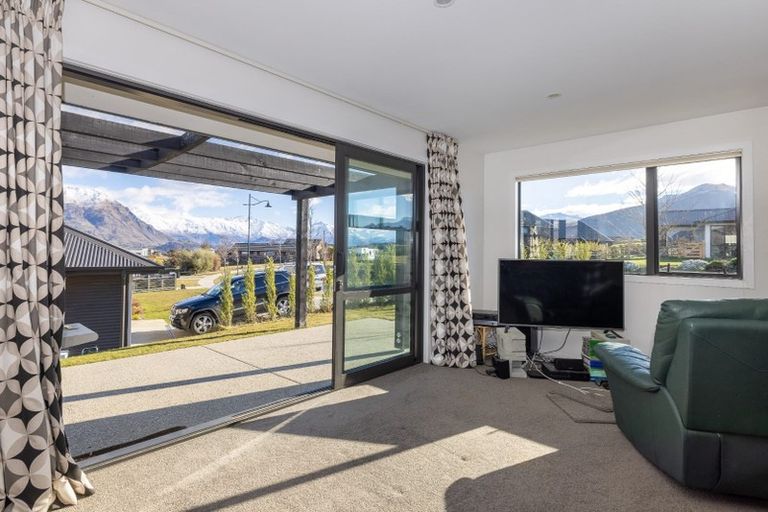 Photo of property in 52 Minaret Ridge, Wanaka, 9305