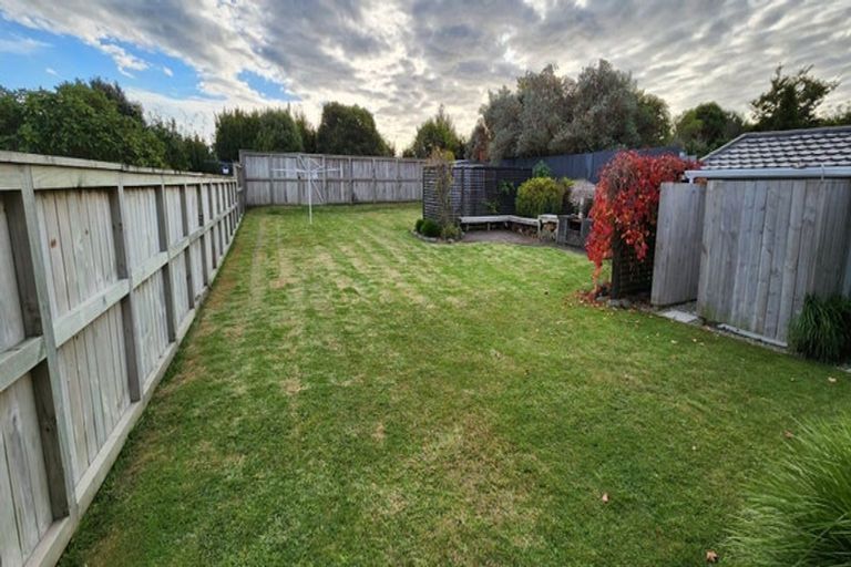 Photo of property in 60 Awanui Street, Merrilands, New Plymouth, 4312