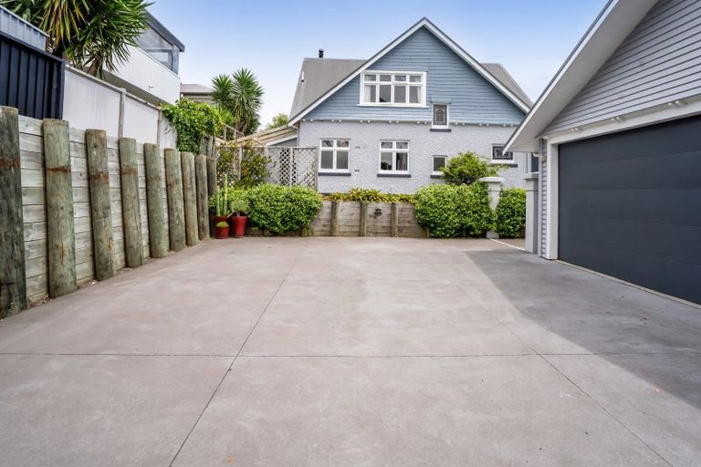 Photo of property in 34 Robe Street, New Plymouth, 4310