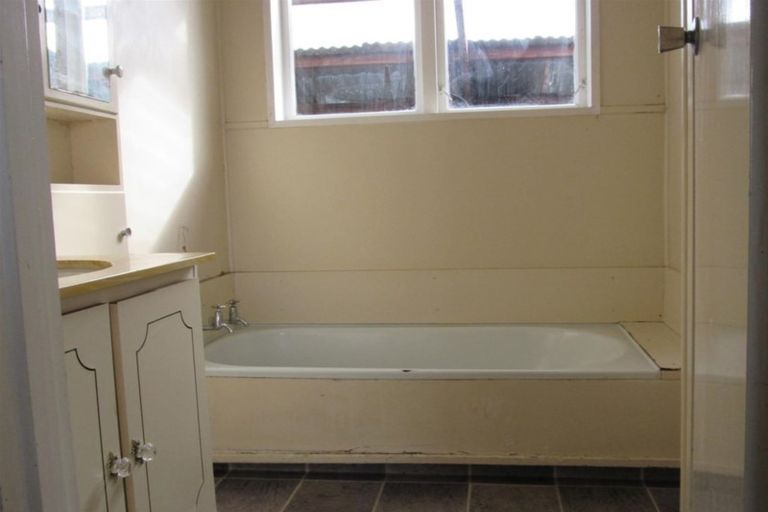 Photo of property in 11 Iredale Road, Hawera, 4610