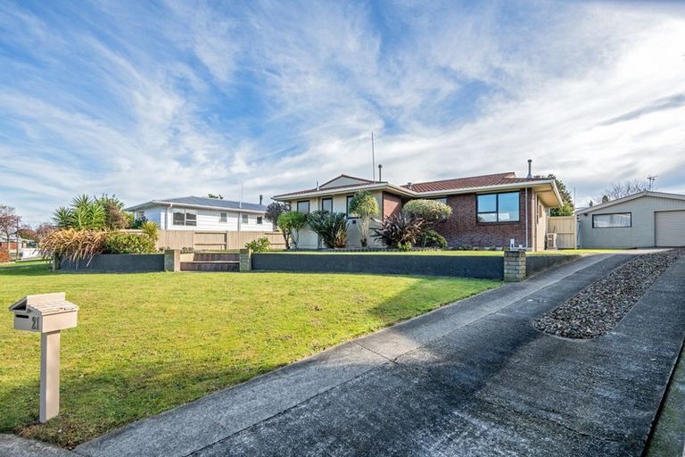 Photo of property in 21 Lyndale Place, Kelvin Grove, Palmerston North, 4414