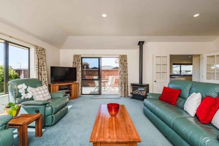 Photo of property in 146 Guildford Drive, Paraparaumu Beach, Paraparaumu, 5032