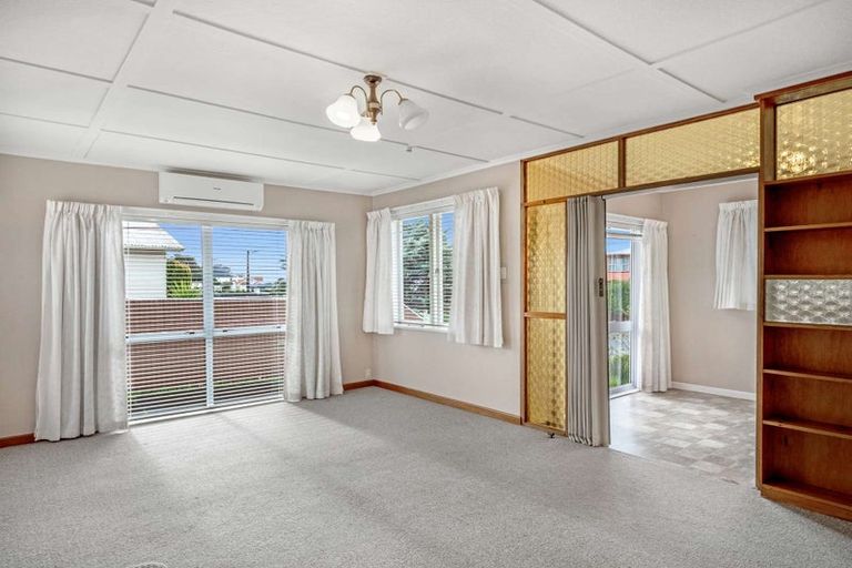 Photo of property in 10 Burns Street, Tawhero, Whanganui, 4501