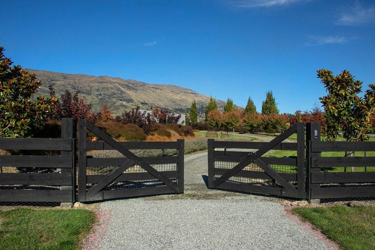 Photo of property in 14 Little Orchard Way, Wanaka, 9382
