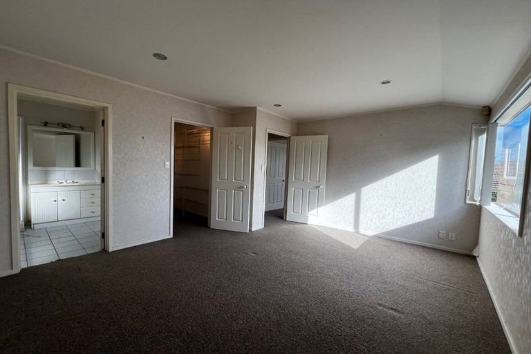 Photo of property in 6 Sandpiper Grove, Unsworth Heights, Auckland, 0632