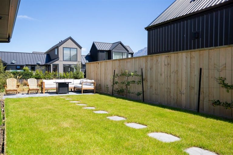 Photo of property in 21 Shelduck Road, Jacks Point, 9371