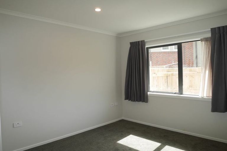 Photo of property in 16 Utauta Street, Waikanae, 5036
