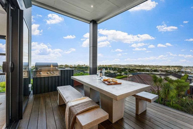 Photo of property in 20 Woodridge Drive, Stanmore Bay, Whangaparaoa, 0932