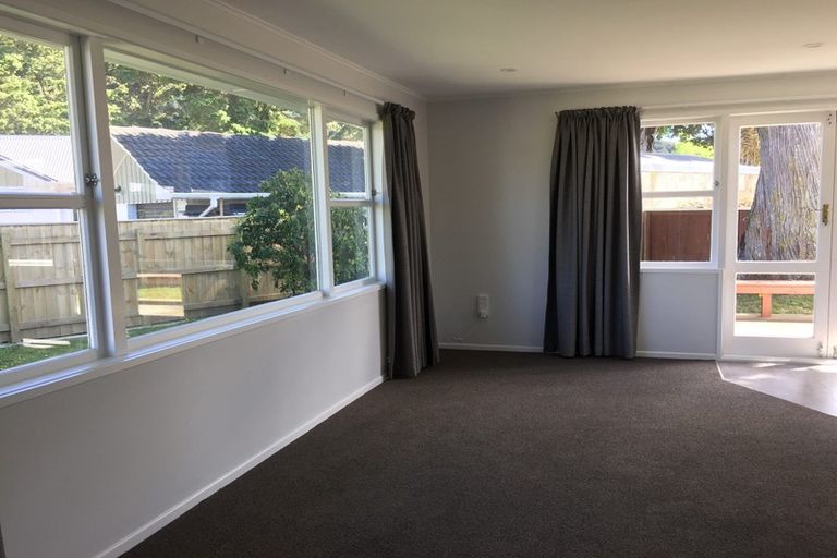 Photo of property in 6 Moehau Grove, Trentham, Upper Hutt, 5018