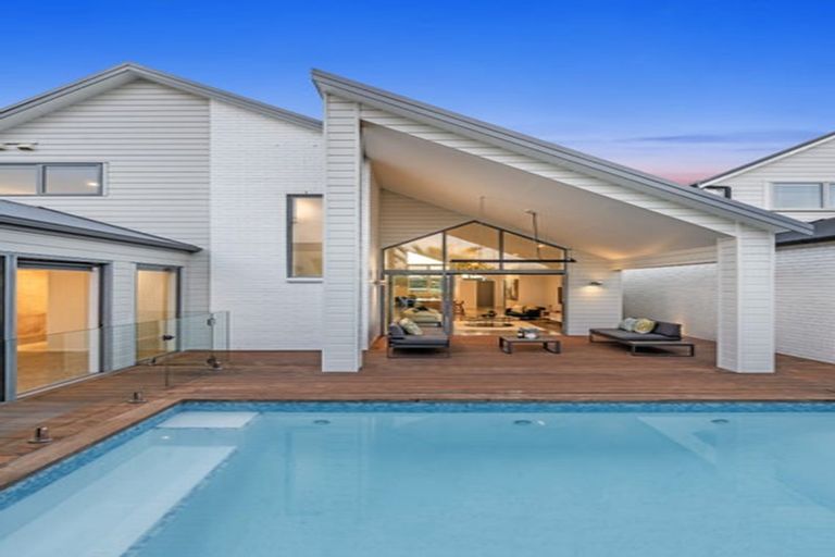 Photo of property in 18 Liquidambar Drive, Hobsonville, Auckland, 0616