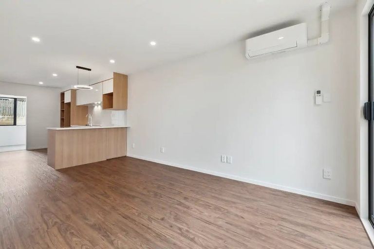 Photo of property in 56 Ramwall Place, Weymouth, Auckland, 2103