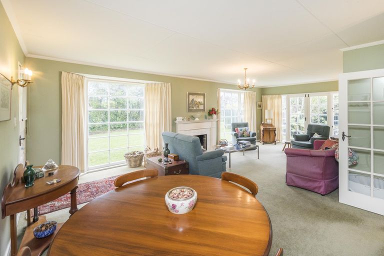 Photo of property in 40 Clifton Terrace, Fitzherbert, Palmerston North, 4410