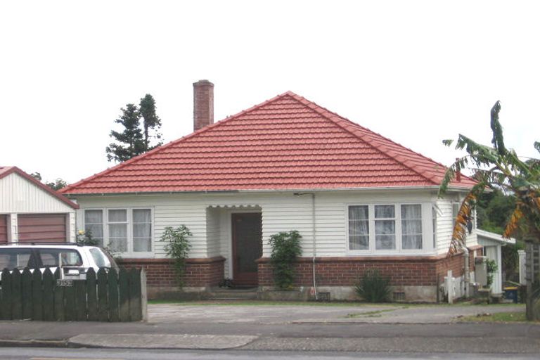 Photo of property in 3153 Great North Road, New Lynn, Auckland, 0600