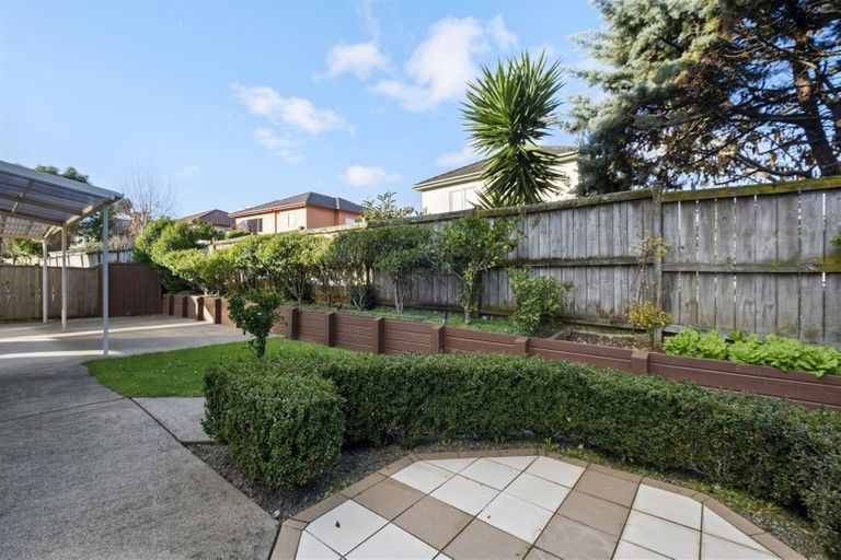Photo of property in 17 Carousel Crescent, East Tamaki Heights, Auckland, 2016