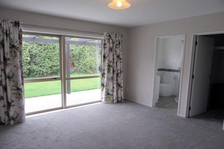 Photo of property in 8 Merrin Street, Avonhead, Christchurch, 8042