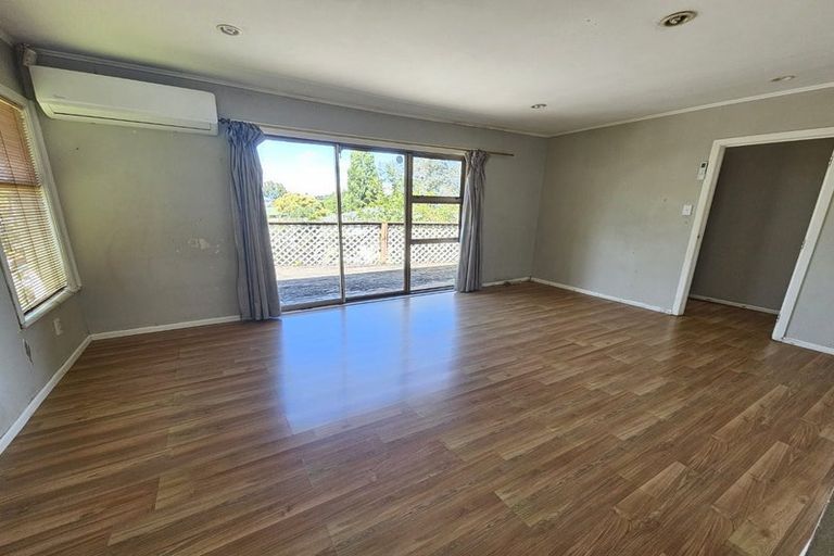 Photo of property in 30 Lyford Crescent, Sunnynook, Auckland, 0620