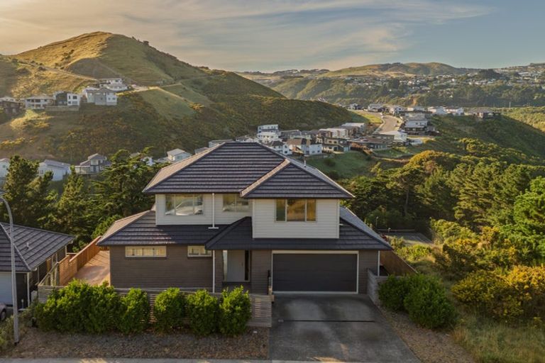 Photo of property in 32 Melksham Drive, Churton Park, Wellington, 6037