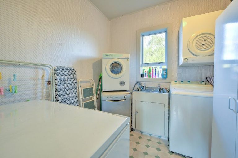 Photo of property in 93 Seaward Road, Edendale, 9825