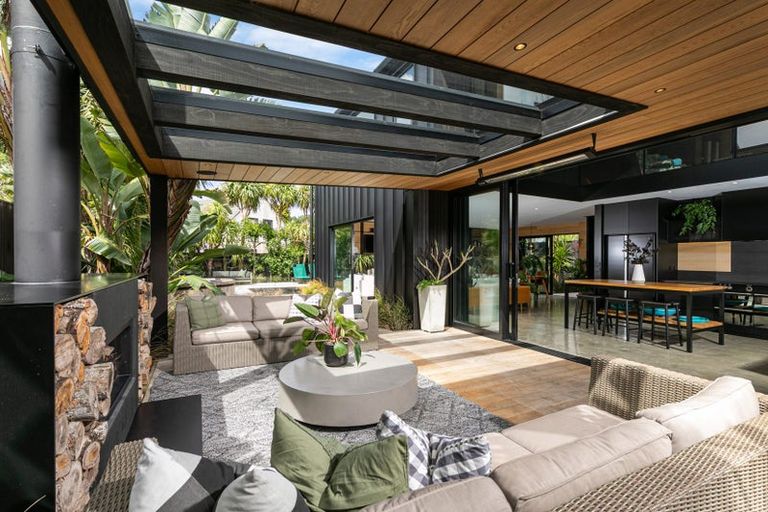 Photo of property in 60 Churchouse Road, Greenhithe, Auckland, 0632