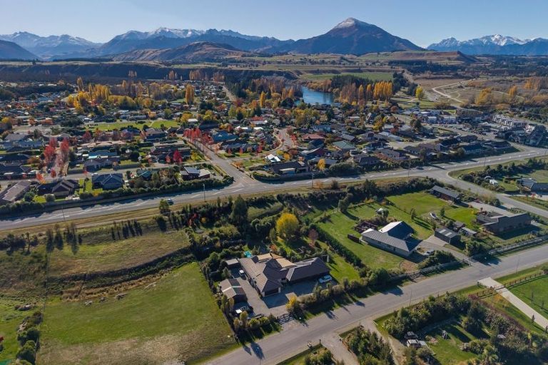 Photo of property in 10 Jack Young Place, Albert Town, Wanaka, 9305