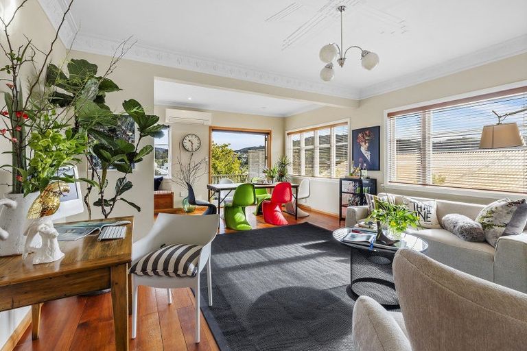 Photo of property in 9 Woburn Road, Northland, Wellington, 6012