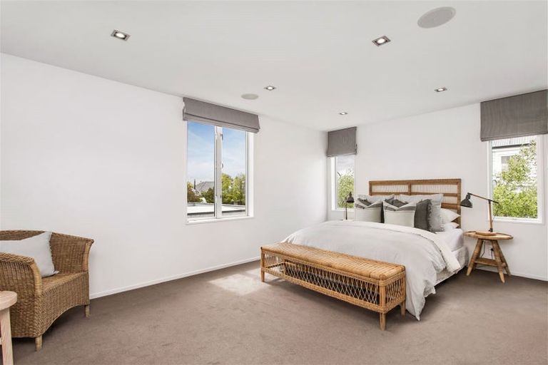 Photo of property in 43 Hawkesbury Avenue, St Albans, Christchurch, 8014