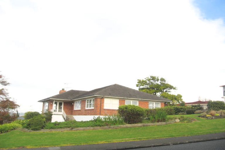 Photo of property in 1/77 Mellons Bay Road, Mellons Bay, Auckland, 2014