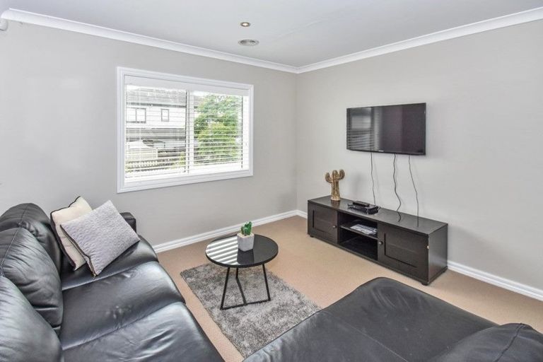Photo of property in 9 Fountain Avenue, Karaka, Papakura, 2113