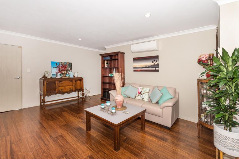 Photo of property in 37 Ina Ville Drive, Pukekohe, 2120