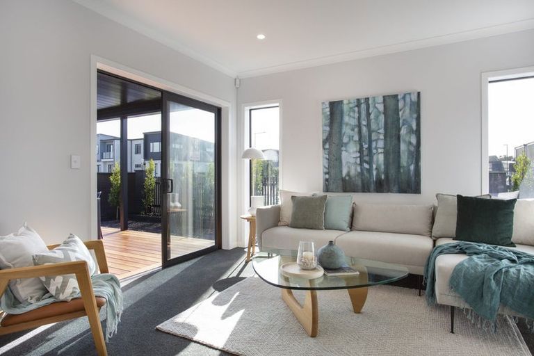 Photo of property in 2 Silver Fern Avenue, Hobsonville, 0616