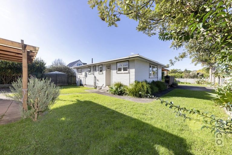 Photo of property in 33 Maude Street, Riverhead, 0820