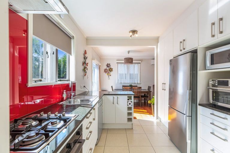 Photo of property in 49a Matipo Road, Te Atatu Peninsula, Auckland, 0610