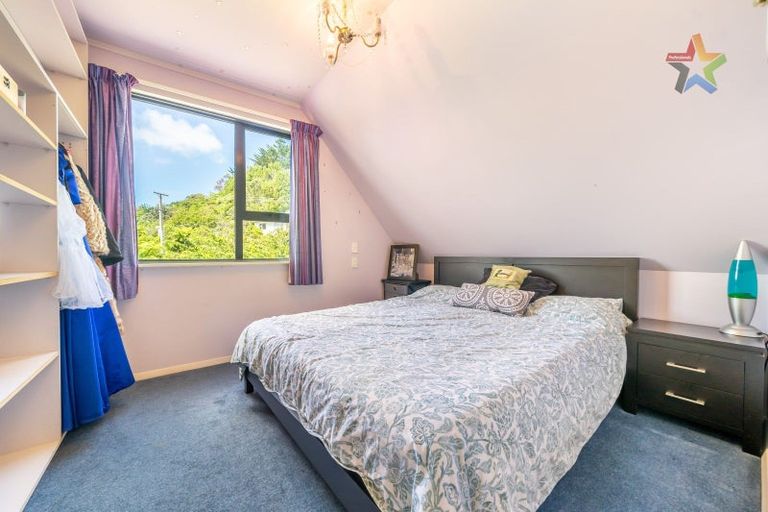 Photo of property in 168 Miromiro Road, Normandale, Lower Hutt, 5010