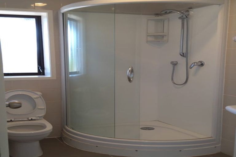 Photo of property in 13 Robin Lane, Browns Bay, Auckland, 0630
