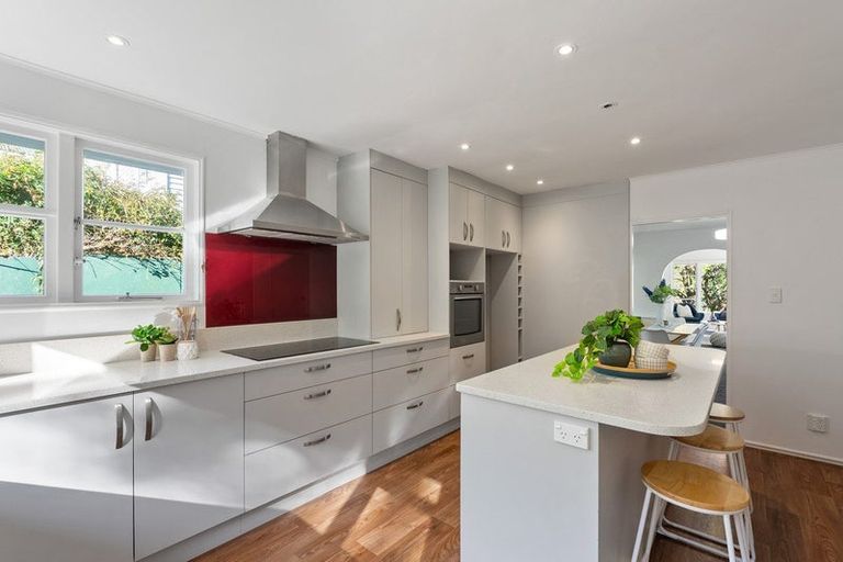 Photo of property in 10 Tui Terrace, Tawa, Wellington, 5028