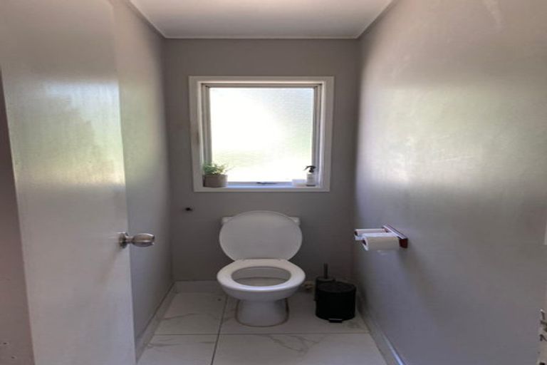 Photo of property in 1/32 Waverley Avenue, Glenfield, Auckland, 0629