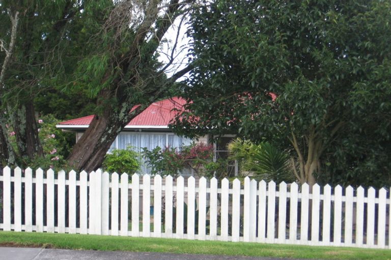 Photo of property in 2/23 Tahi Terrace, Glen Eden, Auckland, 0602