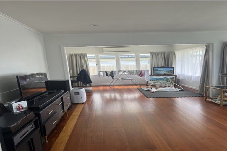 Photo of property in 8 Glenfield Road, Birkenhead, Auckland, 0626