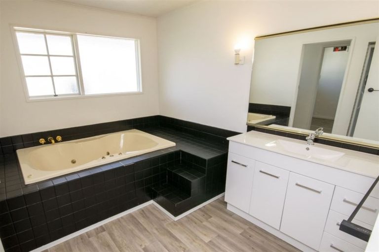 Photo of property in 8 Gibbs Drive, Woodend, 7610