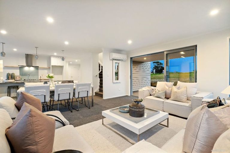 Photo of property in 76 Hayfield Way, Karaka, Papakura, 2113