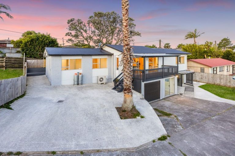 Photo of property in 4/89a Royal Road, Massey, Auckland, 0614