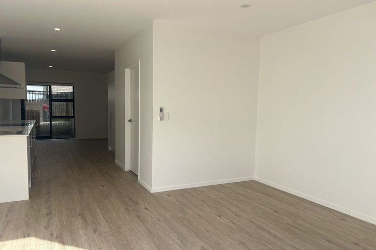 Photo of property in 66 Rauemi Way, Te Atatu South, Auckland, 0610