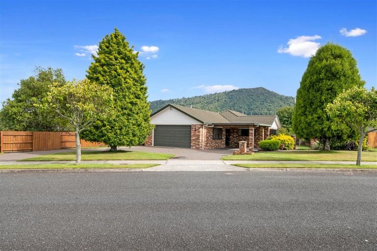 Photo of property in 4 Mccahon Drive, Pukehangi, Rotorua, 3015