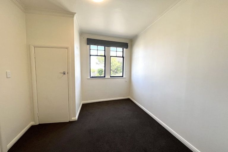 Photo of property in 98a Northland Road, Northland, Wellington, 6012
