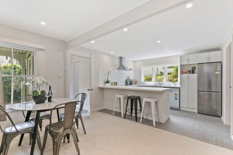 Photo of property in 136 Parkvale Road, Karori, Wellington, 6012