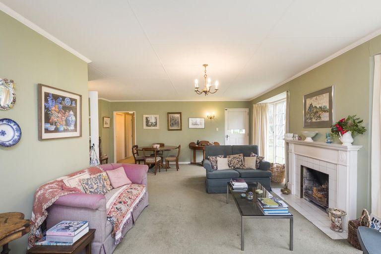 Photo of property in 40 Clifton Terrace, Fitzherbert, Palmerston North, 4410