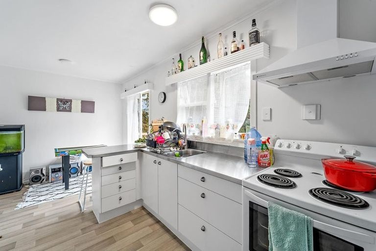 Photo of property in 64 Sherwood Avenue, Te Atatu South, Auckland, 0610