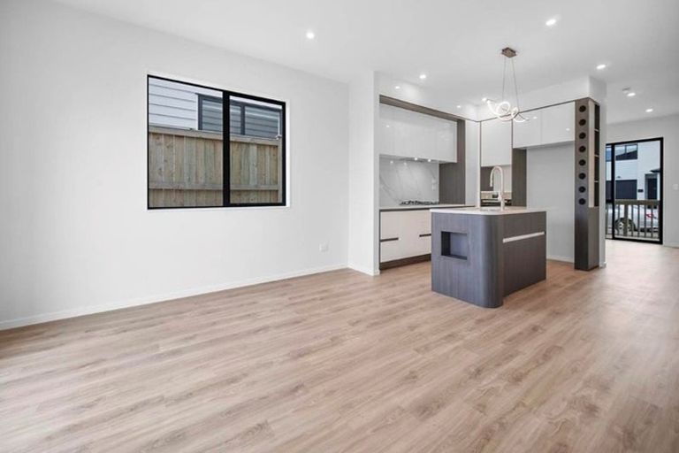 Photo of property in 27 Woven Place, Karaka, 2113