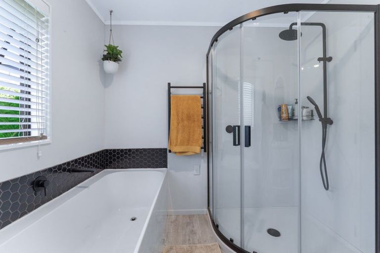 Photo of property in 1 Mohua Street, Waikanae, 5036